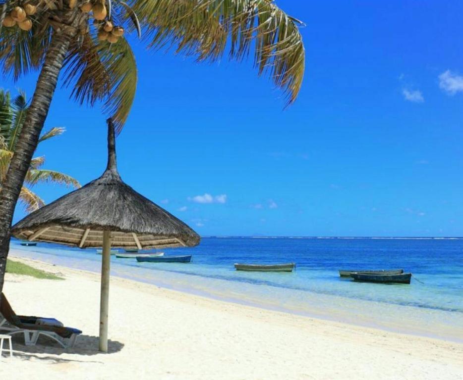 Blue Waves Beachfront Penthouse Flic-en-Flacq 外观 照片